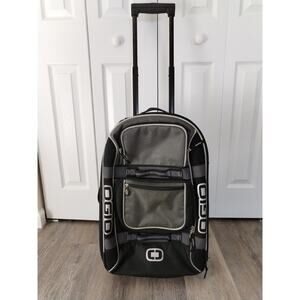 OGIO Layover Rolling Carry-On Bag FANTASTIC CONDITION